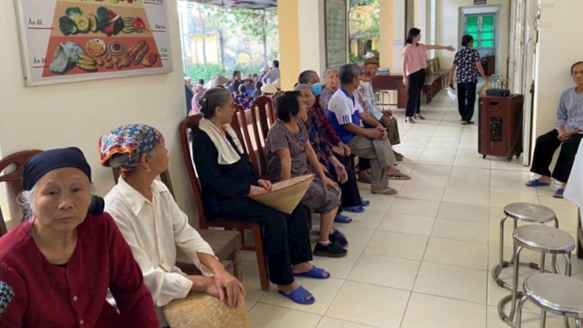 Chính sách rộng đường, thực thi vẫn tắc: Y tế cơ sở cần bước chuyển quyết liệt